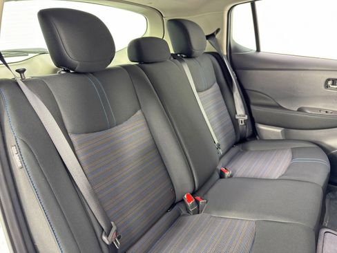 Used 2025 Nissan Leaf S image 30