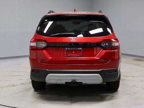 Used 2025 Honda Pilot TrailSport image 11