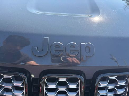 Used 2018 Jeep Grand Cherokee Altitude AWD/4WD image 14