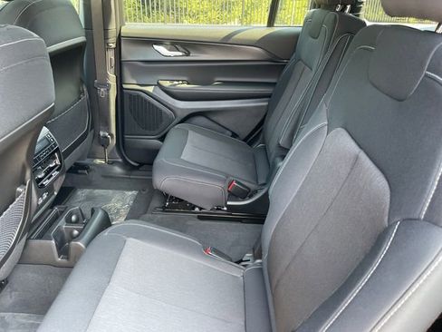 New 2025 Jeep Grand Cherokee L Laredo image 17