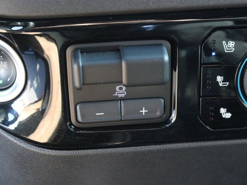 Used 2025 Chevrolet Silverado 2500 High Country w/ Technology Package AWD/4WD image 28