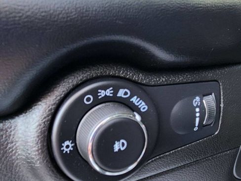 Used 2022 Dodge Durango SXT image 51