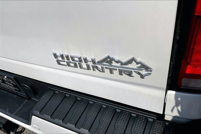 Used 2024 Chevrolet Silverado 2500 High Country w/ High Country Premium Package AWD/4WD image 25