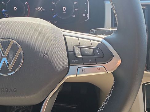 Used 2023 Volkswagen Atlas SE w/ Panoramic Sunroof Package AWD/4WD image 18