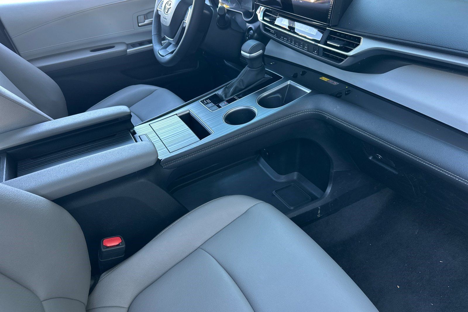 Used 2026 Toyota Sienna XLE FWD image 33