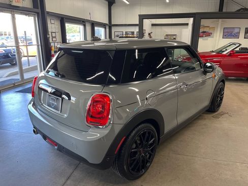 Used 2019 MINI Cooper 2-Door Hardtop FWD image 17
