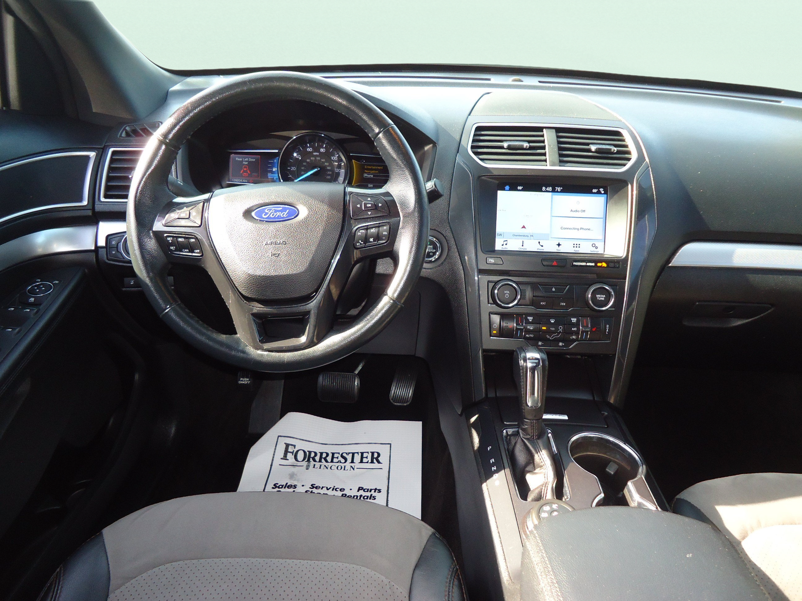 Used 2017 Ford Explorer XLT w/ Equipment Group 202A AWD/4WD image 11