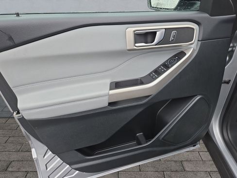 Used 2023 Ford Explorer XLT w/ Equipment Group 202A image 10