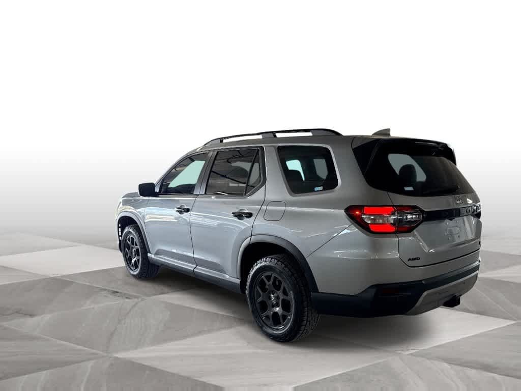 Used 2025 Honda Pilot TrailSport image 6