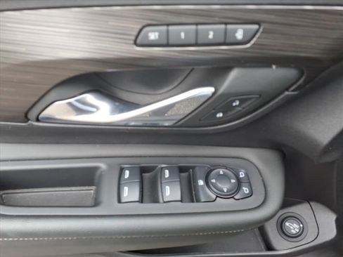 Used 2024 GMC Terrain SLT image 25