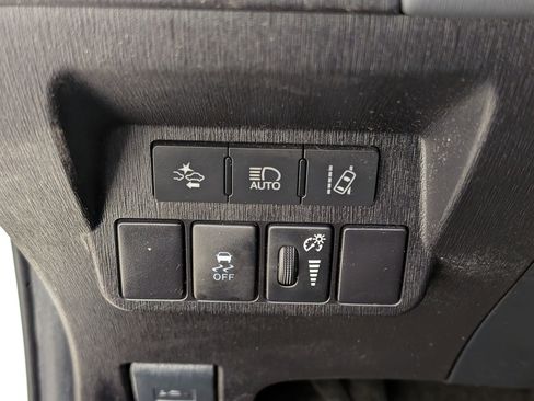 Used 2015 Toyota Prius V Five w/ Advanced Technology Package image 19