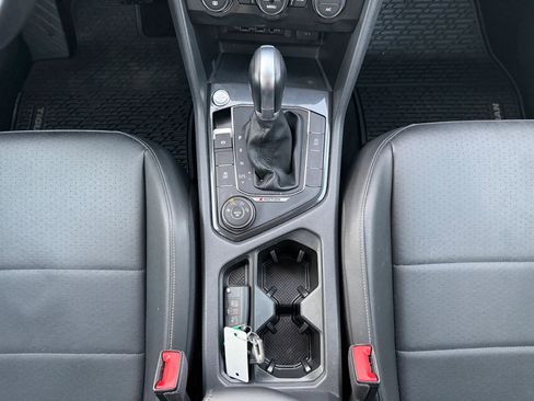 Used 2018 Volkswagen Tiguan SE image 28