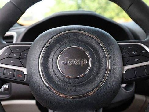 Used 2021 Jeep Renegade Latitude AWD/4WD image 9