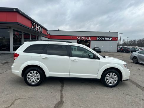 Used 2018 Dodge Journey SE w/ Connectivity Group image 2