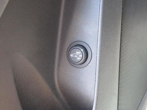 Used 2020 Chevrolet Equinox LT image 28