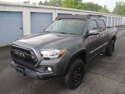 Used 2016 Toyota Tacoma TRD Off-Road w/ Premium & Technology Package AWD/4WD image 2
