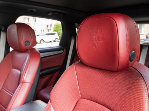 Certified 2023 Porsche Cayenne Platinum Edition AWD/4WD image 23