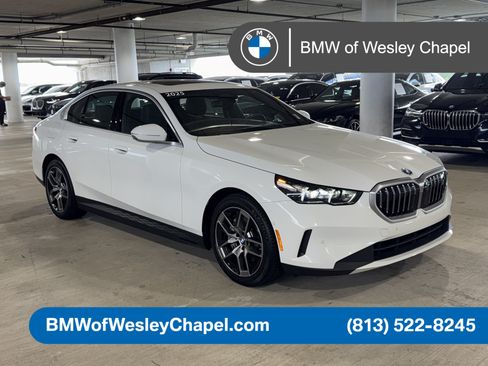 Used 2025 BMW i5 eDrive40i w/ Premium Package RWD image 1