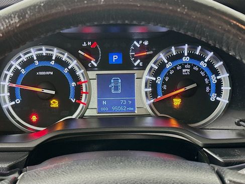Used 2016 Toyota 4Runner SR5 AWD/4WD image 12