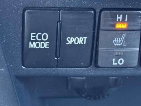Used 2018 Toyota RAV4 SE w/ All Weather Liner Package FWD image 29
