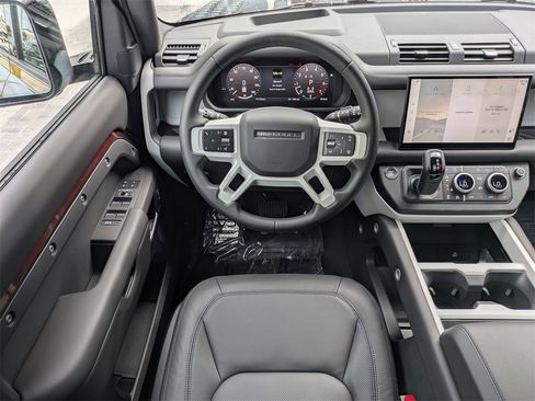 New 2025 Land Rover Defender 130 X-Dynamic SE image 17