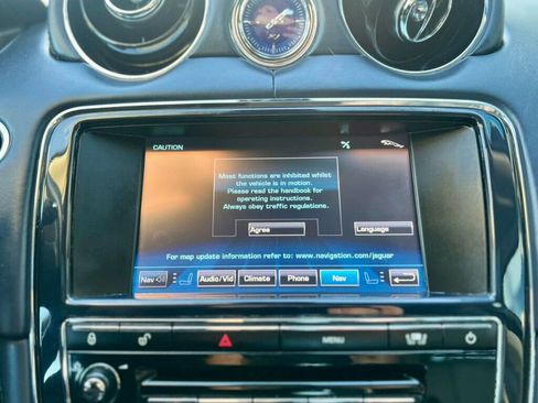 Used 2011 Jaguar XJ L RWD image 25
