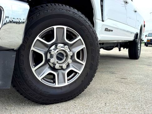 Used 2024 Ford F250 Lariat AWD/4WD image 2