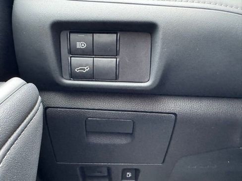 Certified 2025 Toyota Highlander XLE image 35