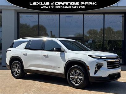 Used 2025 Chevrolet Traverse LT