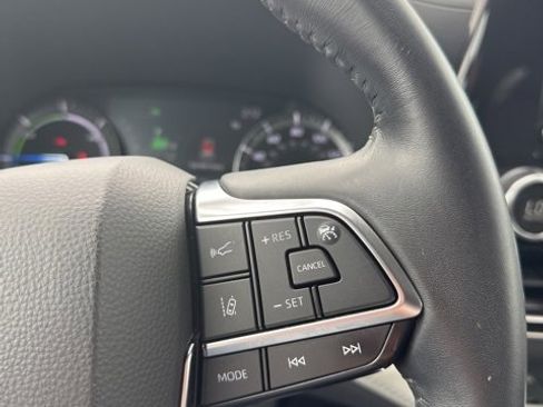 Used 2020 Toyota Highlander XLE image 39