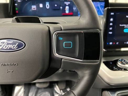 Used 2025 Ford Expedition Active AWD/4WD image 29
