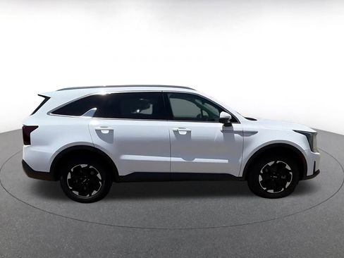 Used 2024 Kia Sorento S AWD/4WD image 16