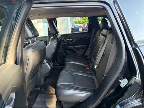 Used 2015 Jeep Cherokee Trailhawk AWD/4WD image 13