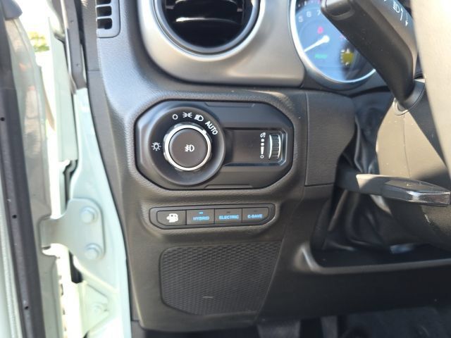 Used 2023 Jeep Wrangler Unlimited w/ Sun & Screen Package AWD/4WD image 14