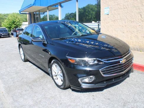 Used 2017 Chevrolet Malibu LT FWD image 1