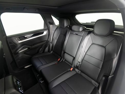 Certified 2026 Porsche Cayenne E-Hybrid AWD/4WD image 40