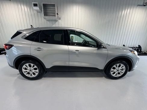 Used 2024 Ford Escape Active AWD/4WD image 2