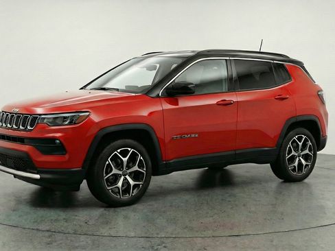 Used 2025 Jeep Compass Limited AWD/4WD image 3
