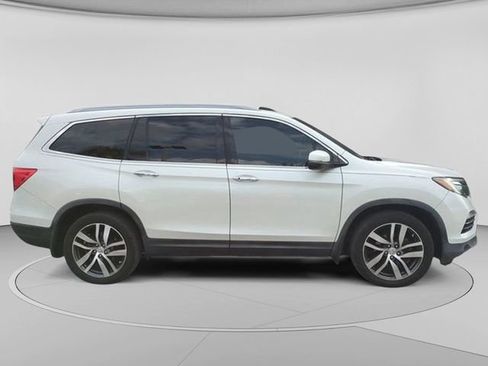 Used 2017 Honda Pilot Elite image 2