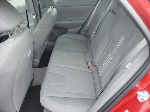 Certified 2025 Hyundai Elantra SEL FWD image 12
