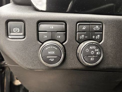 Used 2024 Chevrolet Silverado 2500 LT w/ Midnight Edition AWD/4WD image 18