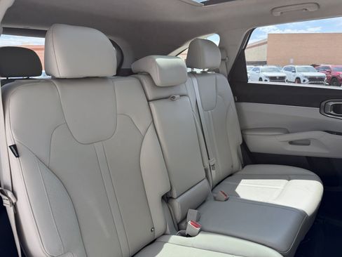 Used 2025 Kia Sorento S w/ Panoramic Sunroof Package FWD image 38