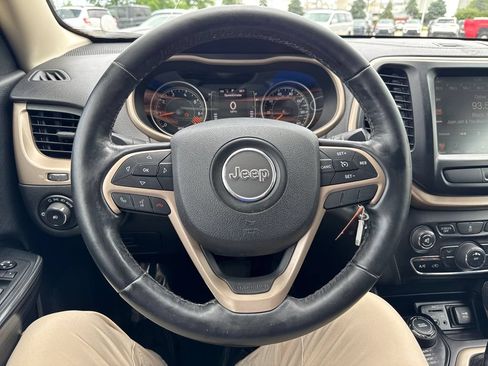 Used 2015 Jeep Cherokee Latitude w/ Cold Weather Group AWD/4WD image 15