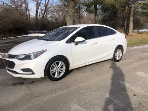 Used 2018 Chevrolet Cruze LT image 17