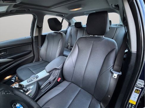 Used 2017 BMW 320i xDrive Sedan image 17