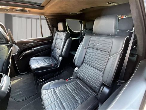 Used 2023 Cadillac Escalade Premium Luxury Platinum AWD/4WD image 28