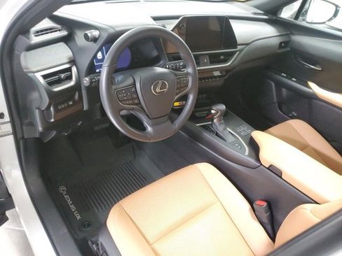 Used 2024 Lexus UX 250h AWD w/ Premium Package image 9