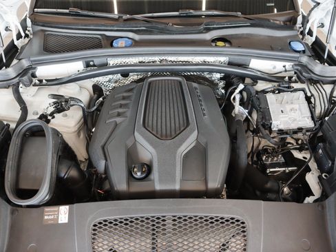 Certified 2026 Porsche Macan AWD/4WD image 30