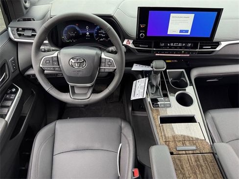 New 2026 Toyota Sienna Limited image 12