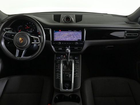 Certified 2021 Porsche Macan image 11